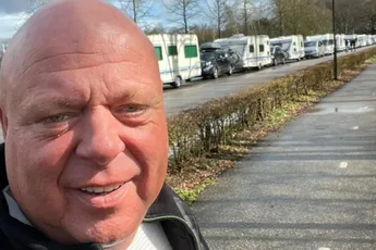 Fans kunnen niet geloven wat ze zien bij recente foto van Peter Gillis: "Wat!?"