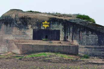 Complotdenkers kalken Zeeuwse bunkers onder met corona-Jodensterren: 'Misselijkmakend, bah!'