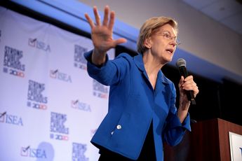 Enge Elizabeth Warren wil 'nepnieuws' strafrechtelijk 'aanpakken'