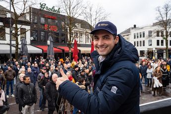 Kijken! Thierry Baudet (FVD) op campagne in Enschede: 'De VVD onderwerpt heel Nederland aan absurde regels!'