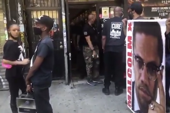 [Filmpje] BLM-activisten intimideren bedrijven in New York: 'Beledigend om open te zijn op verjaardag van Malcolm X'