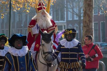 Foto's van Sinterklaasintocht mét Zwarte Piet gaan viraal: "Hartverwarmend!"