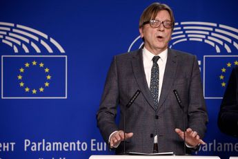 Belgische Eurofiel Guy Verhofstadt doet weer eens Koude Oorlogje spelen: 'Nieuwe sancties nodig tegen Russen!'