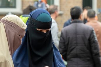 Spanning en sensatie bij het AD: 'drie keer zoveel geweld tegen moslims in Frankrijk'