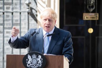 Linkse media doen huiliehuilie: 'Boris Johnson gooit alle Remainers eruit!'
