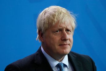 Lockdowntirannie: geschifte Boris Johnson wil Britse pubs pas IN MEI weer openen