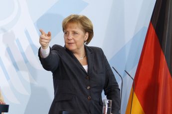 Overal in Europa herdenkt men de verschrikkingen van WOII. Maltese ambassadeur: 'Merkel verwezenlijkt Hitlers droom!'
