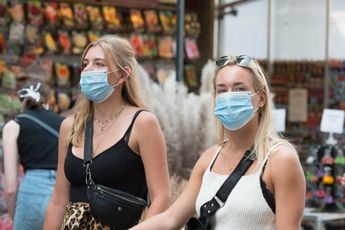 Nederlandse dermatologen zien meer huidklachten door mondkapjes: "Het maakt bestaande klachten erger"