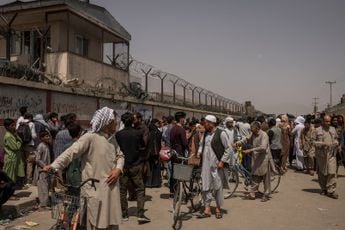 Thierry Baudet (FVD) ontmaskert corona-hypocrisie Afghaanse vluchtelingen: 'Zijn ze eerdaags te vinden op de IC?'