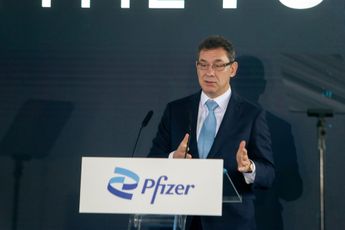 Pfizer CEO Bourla: 'Een pil van ons stuurt signaal aan autoriteiten dat je je medicijn hebt ingenomen'
