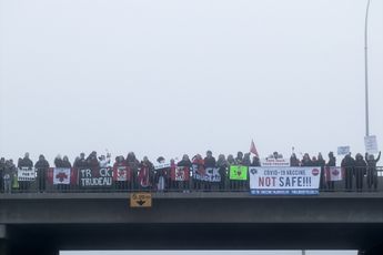 Canadese dictators verbieden burgers aan de snelweg te staan om het VrijheidsKonvooi te steunen