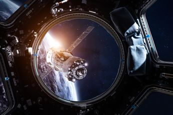 Fantastisch! Ruimtecapsule SpaceX aangekoppeld bij ruimtestation ISS