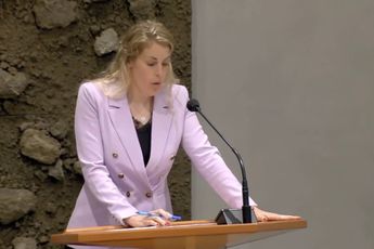 Filmpje! PVV'er Vicky Maeijer pakt EU-poppetje Von der Leyen aan: 'Ze heeft maar 1 doel!'