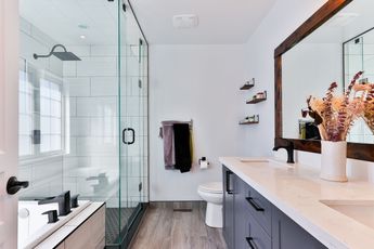Design tips voor een smalle badkamer
