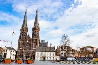 Actievoerders eisen verplaatsing van beeld Peerke Donders in Tilburg vanwege vermeend Racisme