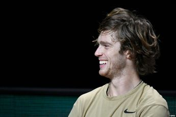 (VIDEO) "At this point I stopped rooting for Andrey Rublev": Banana-peeling method divides fans during 2023 Paris Masters