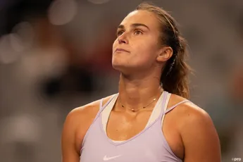 Aryna Sabalenka lamenta a fraca exibição no regresso ao ténis no Dubai após a surpreendente eliminação perante Vekic: "As condições aqui não me assentam nada bem"