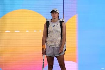 Die Weltranglistenerste Iga Swiatek zieht sich mit einer Rippenverletzung von den Miami Open zurück und fällt auch aus dem Billie Jean King Cup aus, ohne dass ein Rückkehrtermin feststeht