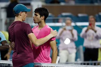 Jannik Sinner e Carlos Alcaraz em secções opostas do sorteio de Madrid devido à desistência de Djokovic