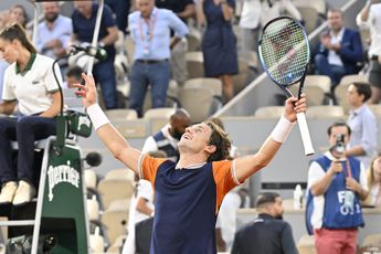 (VIDEO) Casper Ruud, campeão do Estoril Open, brinca sobre estar com o pai no Ultimate Tennis Showdown: "Como viver numa prisão"