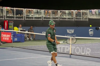 VÍDEO: Nishikori golpea una volea sin mirar para alcanzar los cuartos de final del Atlanta Open