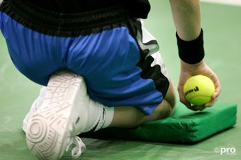 (VÍDEO) Incidente insólito: una raqueta golpea a un jugador durante una sesión de entrenamiento y se tiene que retirar del torneo