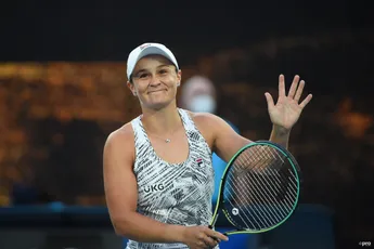 (VIDEO) Ashleigh Barty é vista a assistir ao Brisbane International com o filho Hayden