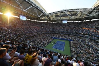 Os fãs de ténis reagem depois de Siegemund ter escapado por pouco de ser atingida por uma bola de ténis no jogo de pares - "Algo me diz que eles arranjaram aquela razia pela a Coco"