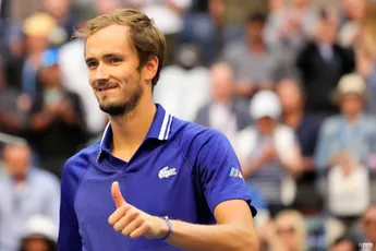 Daniil Medvedev está na final do Open de Viena de 2023 graças a vitória contra Stefanos Tsitsipas