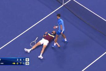 VÍDEO: Djokovic, en un alarde de deportividad, ayuda a Medvedev tras una dura caída en el US Open