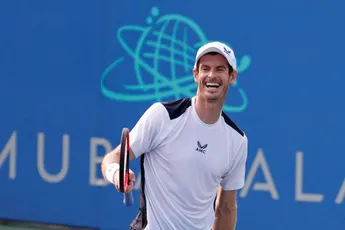 (VIDEO) Andy Murray testa a cadeira de árbitro antes do Masters de Xangai e fala de "Uma ótima vista"