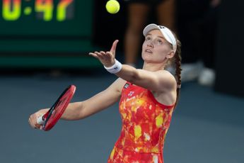Elena Rybakina's serve holds off Maria Sakkari at 2023 WTA Finals, setting up semi final cliffhanger chance vs Sabalenka