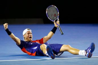 Ganz im Zeichen seines Vaters: Lleyton Hewitts Sohn Cruz gibt sein Debüt bei den Australian Open mit einem Hauch von Vergangenheit im Stil der umgedrehten Mütze