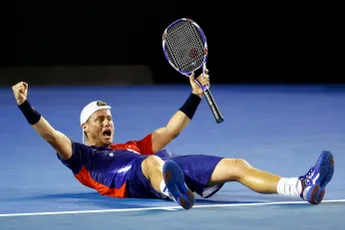 Sombras do pai: O filho de Lleyton Hewitt, Cruz, estreia-se no Open da Austrália em juniores com um boné de assinatura do passado para trás