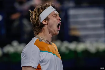 Os fãs de ténis reagem às constantes explosões de Andrey Rublev e ao facto de se ter magoado com uma raquete: "Será que ele tem um treinador mental, porque precisa mesmo de um"