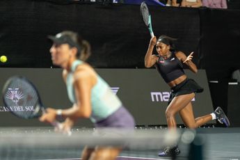 (VÍDEO) Coco Gauff prepara-se para servir mas é parada durante WTA Finals... por um morcego