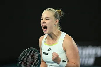 Anna BLINKOVA brilha em Indian Wells com uma vitória sensacional sobre Karolina PLISKOVA