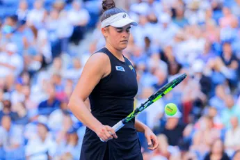 Jennifer Brady lesionada, anuncia uma nova cirurgia ao joelho e um papel temporário como treinadora após falhar o Open da Austrália
