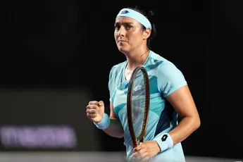 (VIDEO) Ons JABEUR parte a raquete e perde a calma durante a sua última derrota contra Danielle COLLINS no Charleston Open