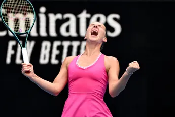 Marta KOSTYUK surpreende Coco GAUFF com reviravolta para chegar às meias-finais do Porsche Tennis Grand Prix