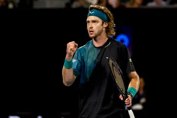 Andrey Rublev reflete após confusão no Dubai e promete ser melhor jogador e pessoa no futuro: "Prometo que vou aprender com isto"