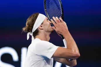 Alexander Zverev elogia o MVP Iga Swiatek após a épica vitória na United Cup: "É como ter um código de batota num jogo de vídeo"