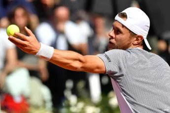 (VIDEO) Radu Albot perde a cabeça com Mark Lajal num jogo do Challenger Tour