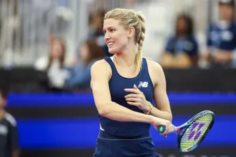Eugenie Bouchard mostra lesões do pickleball enquanto continua a treinar