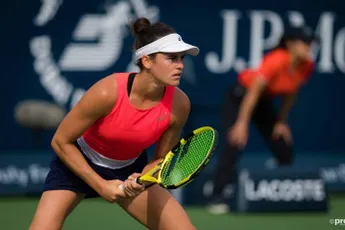 Sloane Stephens, Danielle Collins e outros partilham mensagens de apoio a Jennifer Brady após cirurgia ao joelho: "Alguém chame a Vogue: Edição Hospitalar"