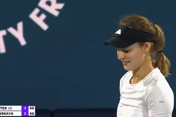 (VÍDEO) Anna Kalinskaya fica hilariante com pontos depois de espirrar durante a vitória de Iga Swiatek no Dubai