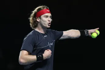 Andy Murray sobre a conduta com os árbitros, num momento em que o adversário Rublev não está a cumprir as suas obrigações: "Temos de ter um pouco de cuidado"