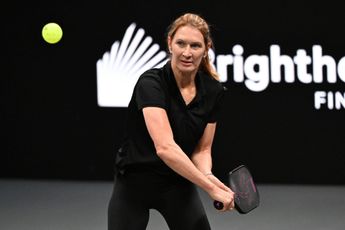 (VÍDEO)  Steffi Graf sorprende a Maria Sharapova y John McEnroe en el Pickleball Slam 2: "Todavía lo tengo"