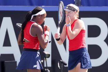 Antiga parceira de duplas de Coco Gauff, Caty McNally é operada ao cotovelo após 10 meses de dores