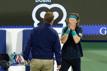 (VIDEO) Andrey Rublev volta a partir uma raquete depois de mais uma derrota em Barcelona